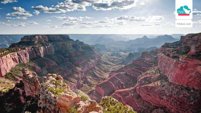 Descend-into-a-majestic-canyon