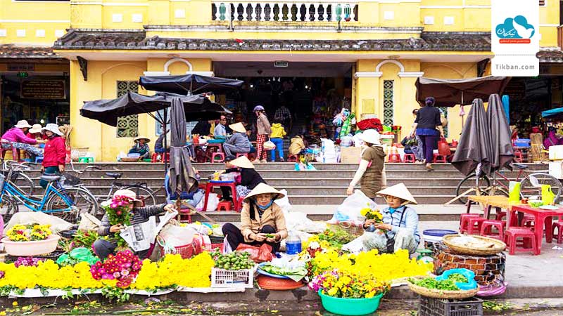 Flower-vendors-outside-Hoi-An-central-market0