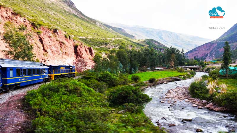 Perurail’s-Lake-Titicaca-Railway,-Peru0100