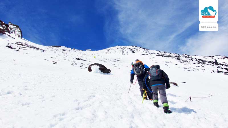 Skiing-Mt-Fuji00