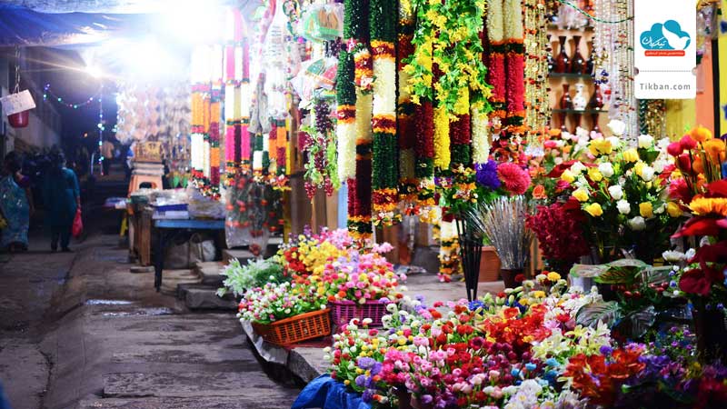 smell-the-flowers-at-Pak-Khlong-0Talat